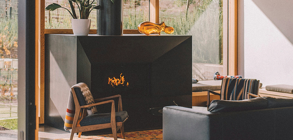 Discover how to layer metal accents for your interior design Discover how to layer metal accents for your home décor
