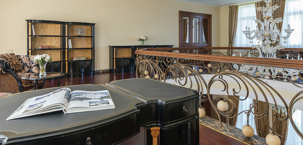 Discover how to layer metal accents for your interior design Discover how to layer metal accents for your home décor